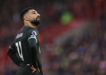 Mohamed Salah se mostra decepcionado com o Liverpool, após vitória