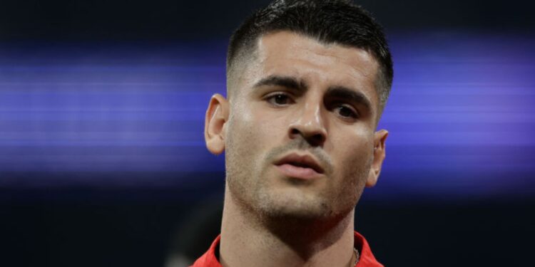 Álvaro Morata em trabalho de aquecimento do Milan