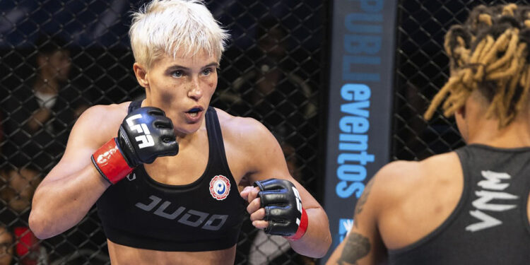 Natasha Kuziutina manteve cinturão do LFA - Foto: LFA Brasil