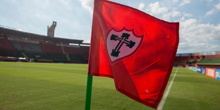 Bandeira da Portuguesa no Estádio do Canindé, preparado para jogo do Paulistão 2024