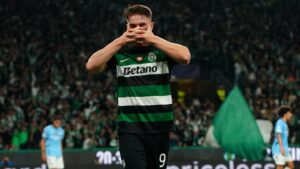 Gyökeres comemorando gol contra o Manchester City