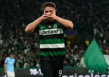 Gyökeres comemorando gol contra o Manchester City