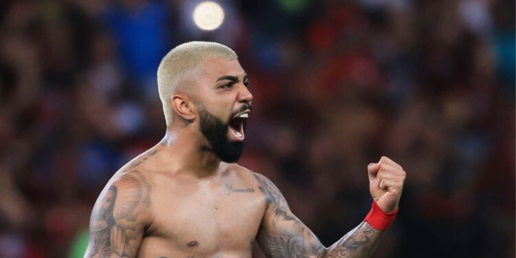 Gabigol, alvo do Santos, comemorando gol do Flamengo em 2019