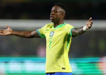 Vini Jr em ação durante partida da Seleção Brasileira, contra o Equador