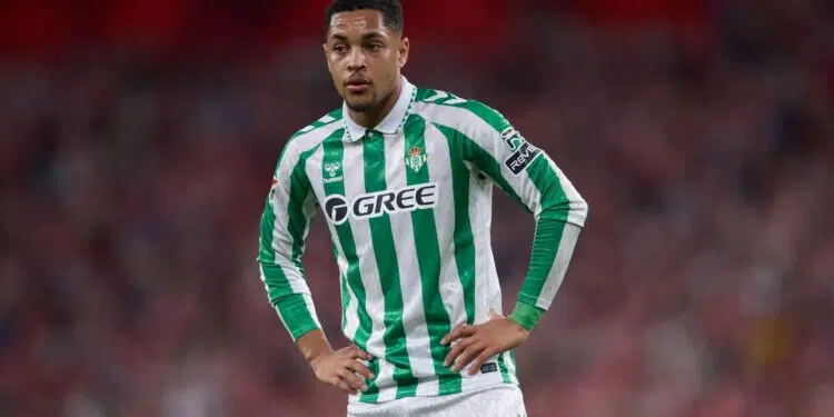 Vitor Roque diagnostica problema por falta de gols