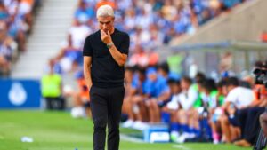 Luís Castro, ex-técnico do Al-Nassr, durante amistoso contra o Porto