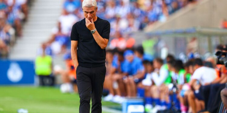 Luís Castro, ex-técnico do Al-Nassr, durante amistoso contra o Porto