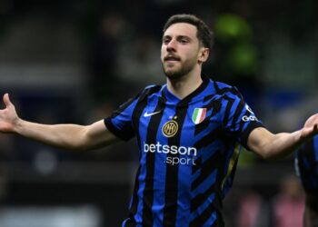Carlos Augusto, da Inter de Milão, comemora gol marcado contra o Como