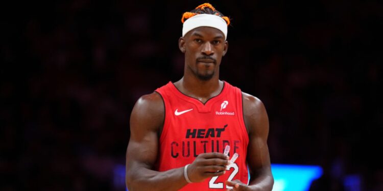 Jimmy Butler, do Miami Heat, durante jogo contra o Toronto Raptors
