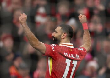 Mohamed Salah, do Liverpool, comemora gol marcado contra o Leicester