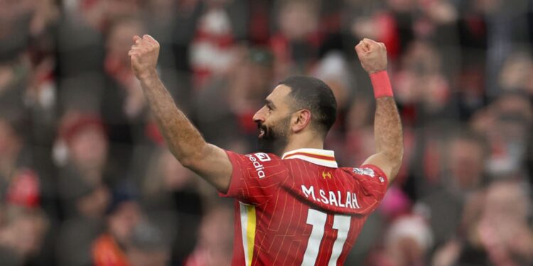 Mohamed Salah, do Liverpool, comemora gol marcado contra o Leicester