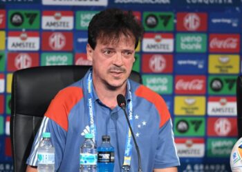 Fernando Diniz, treinador do Cruzeiro, durante entrevista coletva antes da final da Sul-Americana entre Cruzeiro e Racing