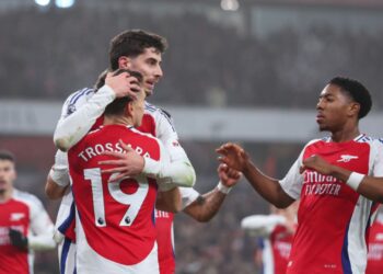 Jogadores do Arsenal comemoram gol marcado contra o Ipswich Town