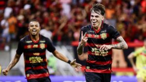 Jogadores do Sport comemoram gol marcado contra o Brusque, em partida válida pela Série B