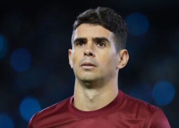 Oscar, ex-jogador do Shanghai Ports, antes de partida contra o Kawasaki Frontale