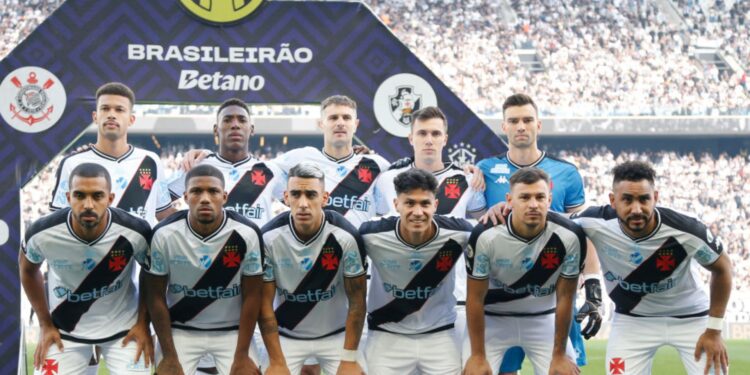 Jogadores do Vasco da Gama, posam antes de partida contra o Corinthians, válida pelo Brasileirão