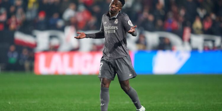 Vini Jr., do Real Madrid, durante jogo contra o Rayo Vallecano