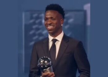 Vini Jr., do Real Madrid, recebe o prêmio de Melhor Jogador do Mundo