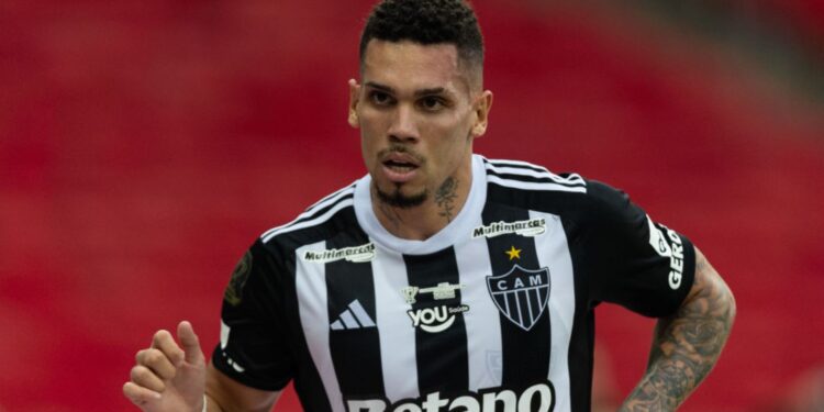 Paulinho, do Atlético-MG, durante partida contra o Flamengo, válida pela final da Copa do Brasil