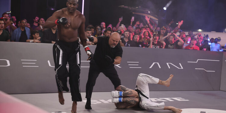 Robelis Despaigne impressionou em sua estreia no Karate Combat - Foto: Divulgação/KC