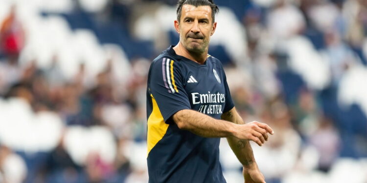 Figo jogando pelo Real Madrid em jogo solidário - Créditos: depositphotos.com / Musiu0