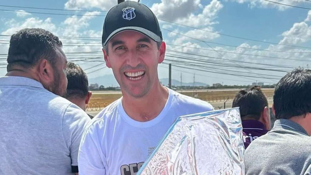 Técnico do Ceará, Leo Condé, após festa do acesso