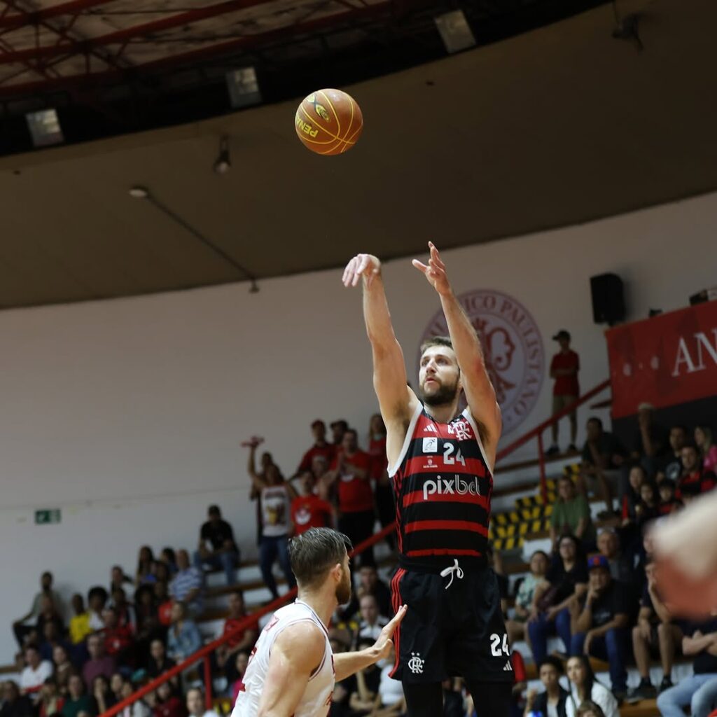 Imagem entre jogo de Flamengo e Paulistano - Fonte: @timeflamengo