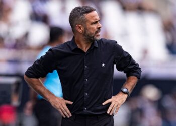 Artur Jorge durante a partida entre Botafogo e São Paulo