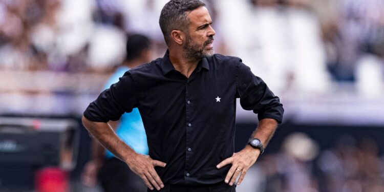 Artur Jorge durante a partida entre Botafogo e São Paulo