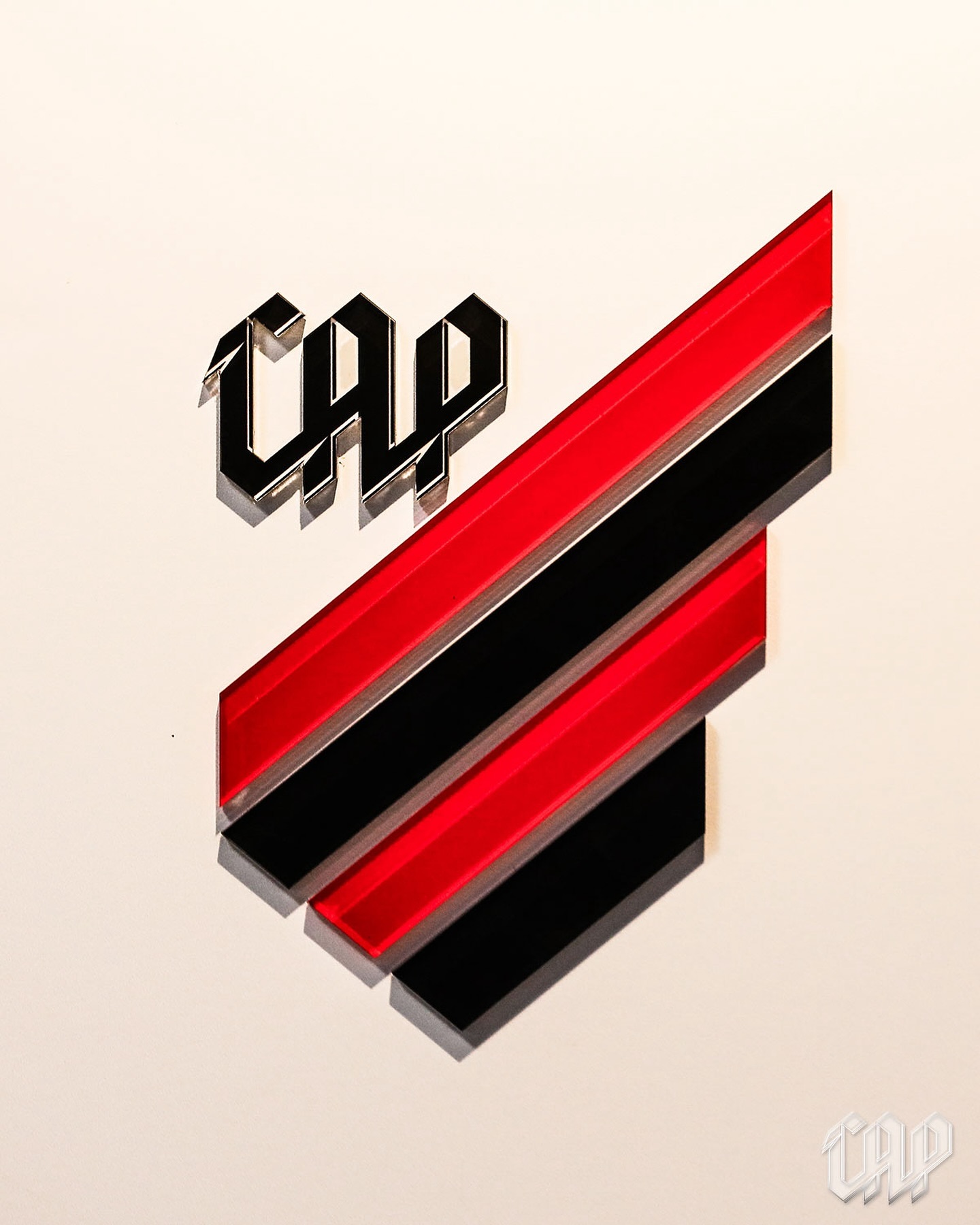 Escudo do Athletico Paranaense - Fonte: @athleticoparanaense