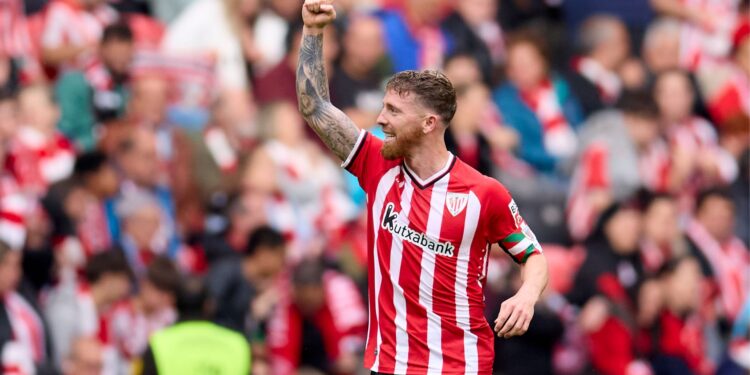 Iker Muniain, alvo do Botafogo, em sua despedida do futebol espanhol