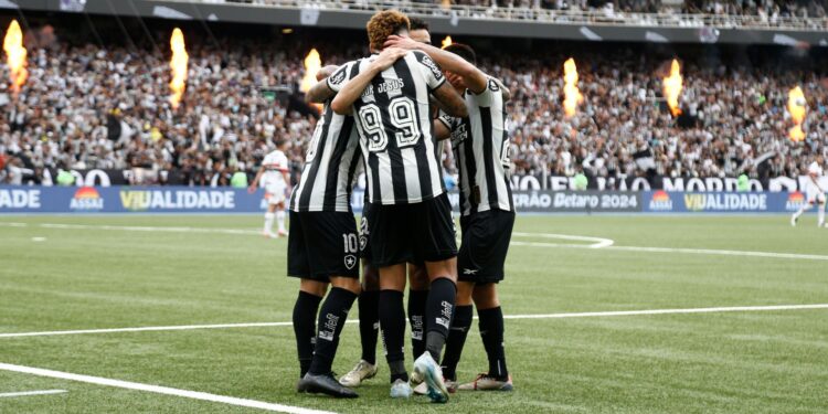 Jogadores do Botafogo comemorando gol do São Paulo