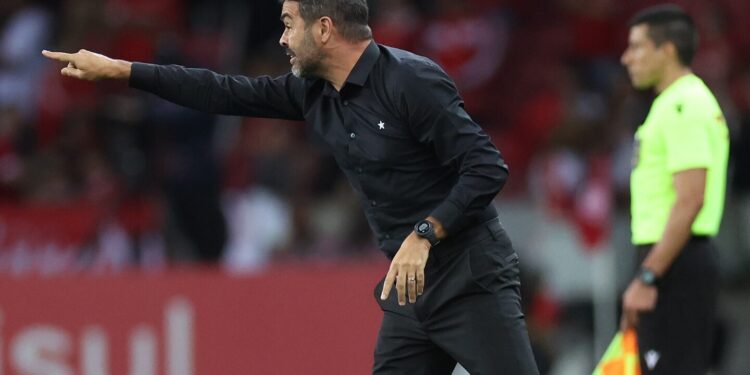 Artur Jorge treinando o Botafogo - @botafogo