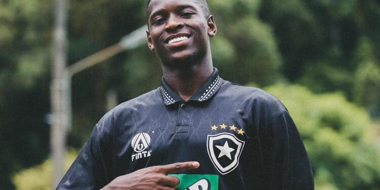 Luiz Henrique com camisa do Botafogo - Fonte: @botafogo