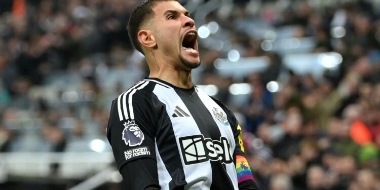 Bruno Guimarães está na mira do Manchester City para a próxima janela de transferências