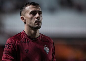 Jogador Gustavo Campanharo com a camisa do Atlético-GO - Fonte: @campanharo
