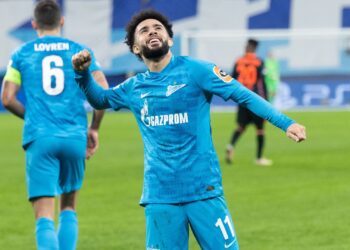 Claudinho comemorando gol pelo Zenit, na Champions League