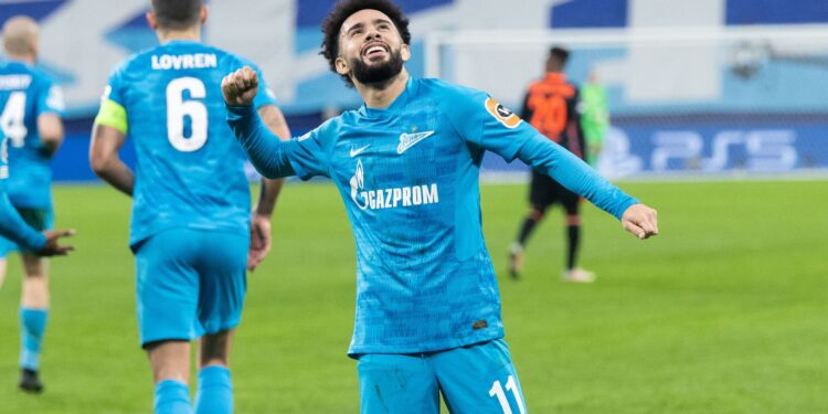 Claudinho comemorando gol pelo Zenit, na Champions League