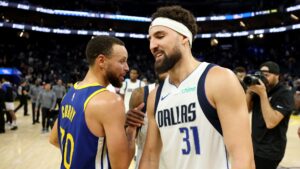 Stephen Curry e Klay Thompson se enfrentaram pela primeira vez desde o fim dos 'Splash Brothers'
