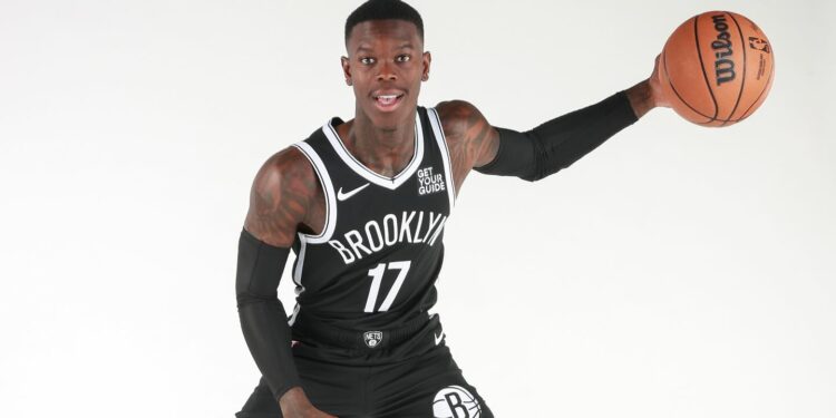 Dennis Schröder posando para equipe do Nets - Fonte: @ds17_fg