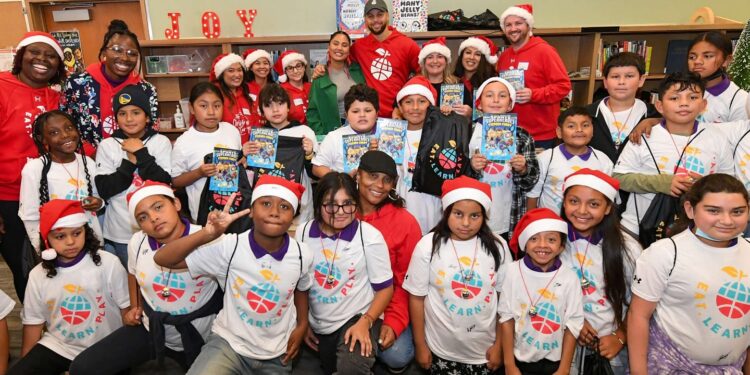 Stephen Curry em campanha de natal - Fonte: @stephencurry30