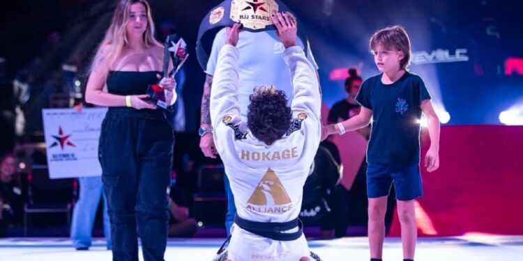 Fabrício Andrey foi o grande campeão do GP peso-pena e faturou cem mil reais de premiação – Foto: divulgação