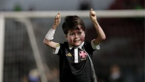 Vencedor do Fifa The Best, Gui Gandra durante jogo do Vasco em São Januário