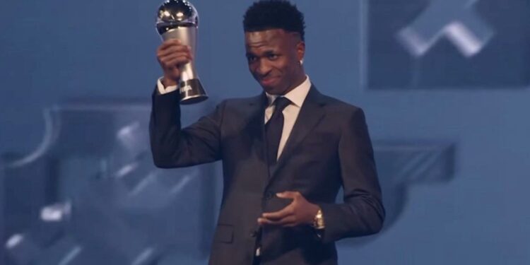 Vini Jr discursa no Fifa The Best.