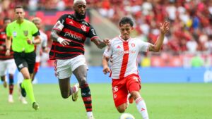 Flamengo vence Internacional no Brasileirão 2024.