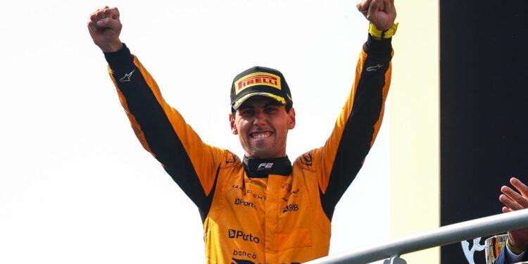 Gabriel Bortoleto, piloto brasileiro na F2.