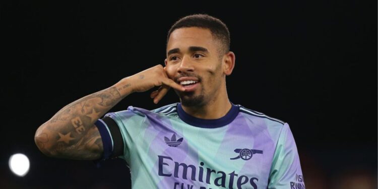 Gabriel Jesus comemorando um dos gols marcados pelo Arsenal contra o Palace