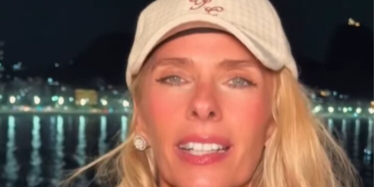 Adriane Galisteu grava vídeo para se pronunciar sobre a polêmica em "Senna"