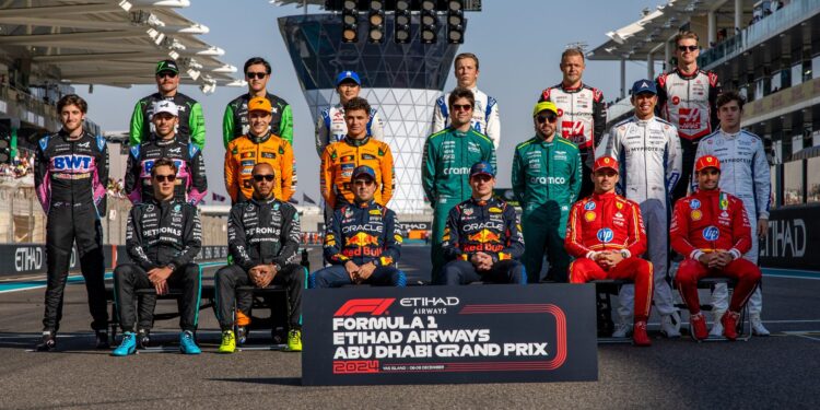Foto de encerramento da Fórmula 1 com todos os pilotos