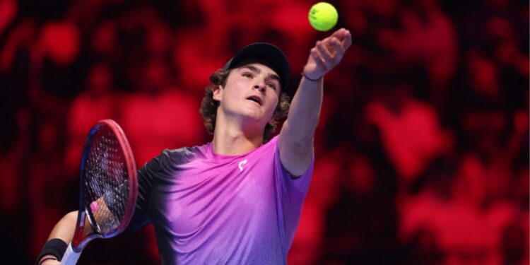 João Fonseca em ação no Next Gen ATP Finals